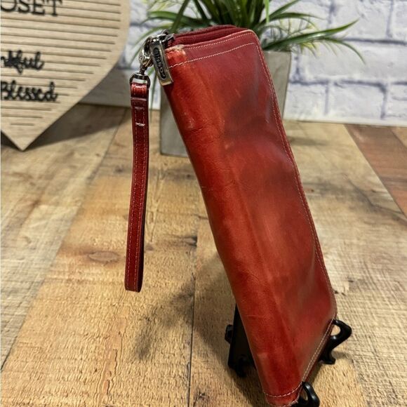 Fossil Travel Wallet red leather Zippered wristlet strap - Picture 8 of 12